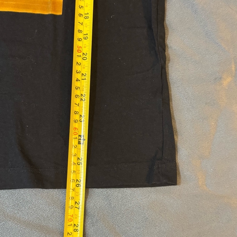 DKNY Black and Yellow Short Sleeve Tee

#1012 - Picture 3 of 7